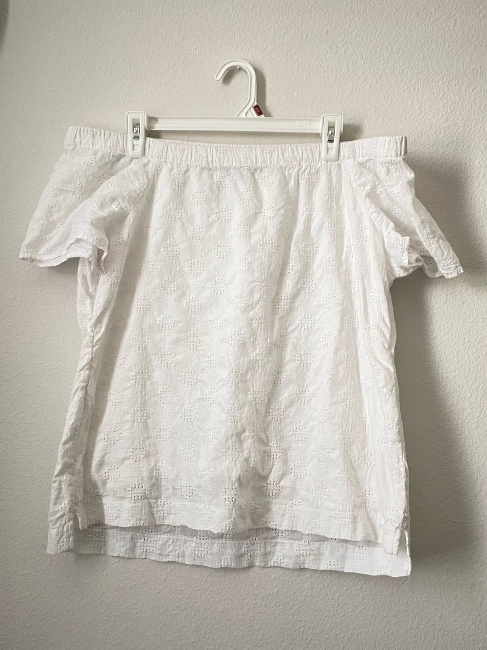 Banana Republic White Eyelet Off-Shoulder Top size L